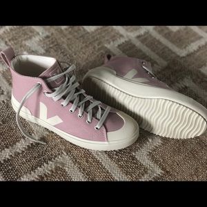Veja never worn soft pink hightop!